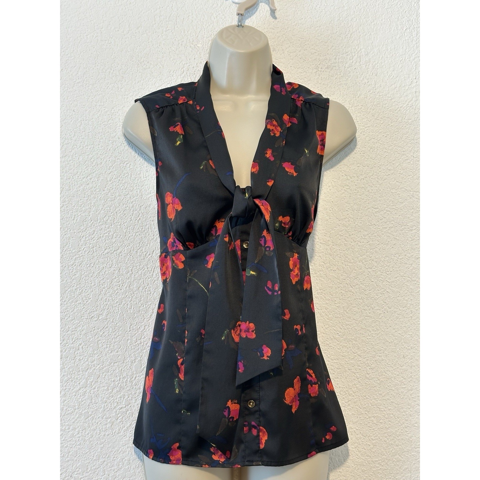 Express Black Shiny Satin Red Floral Sleeveless Blouse Tie Neck Mdressy Coquette